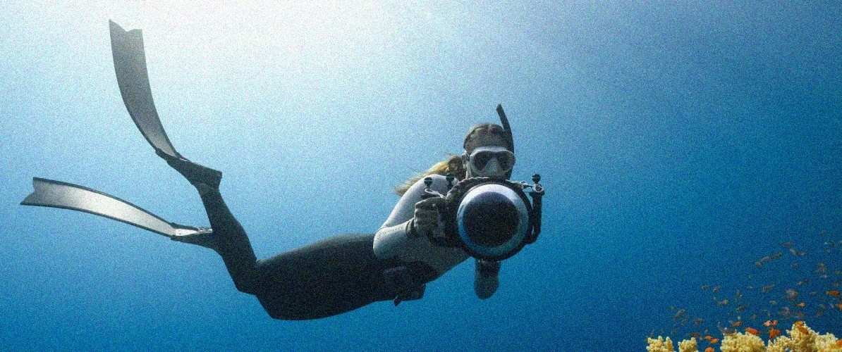 The example photo of a diver underwater with before and after the noise being removed from a photo. It removes low light noise, CMOS noise of your camera and many more